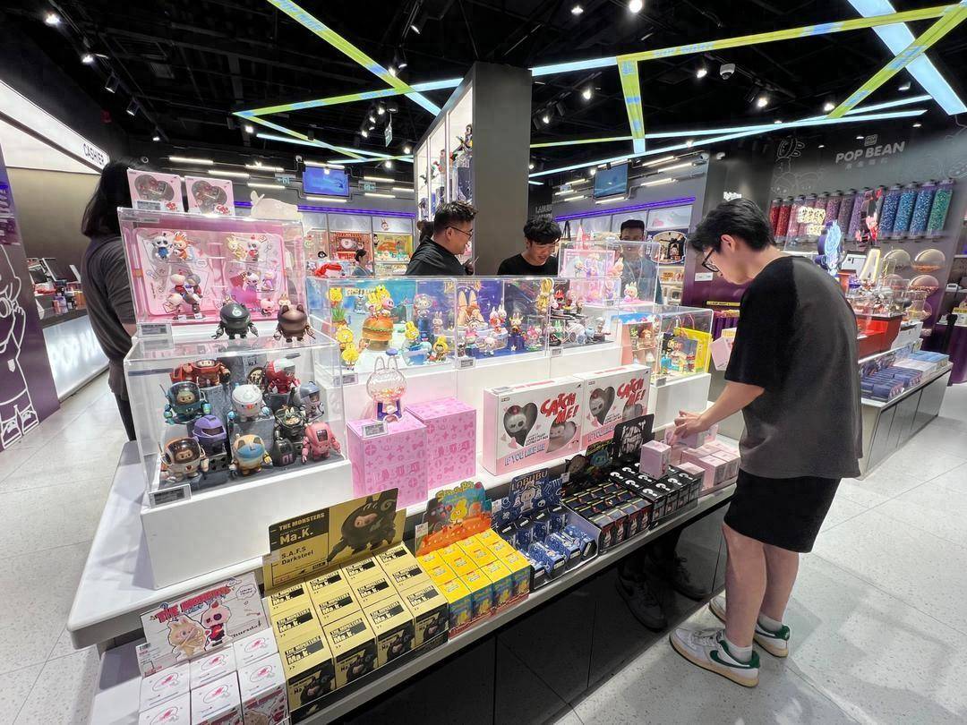 潮玩产品火爆出圈，IP消费经济“破圈”崛起