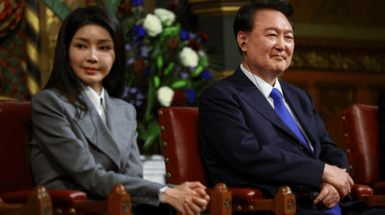 尹锡悦下场已定？下一任总统浮出水面！文在寅跳了出来：对华关系至关重要！