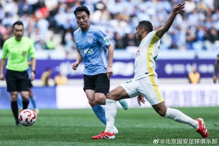 北京国安客场2-0战胜大连英博海发