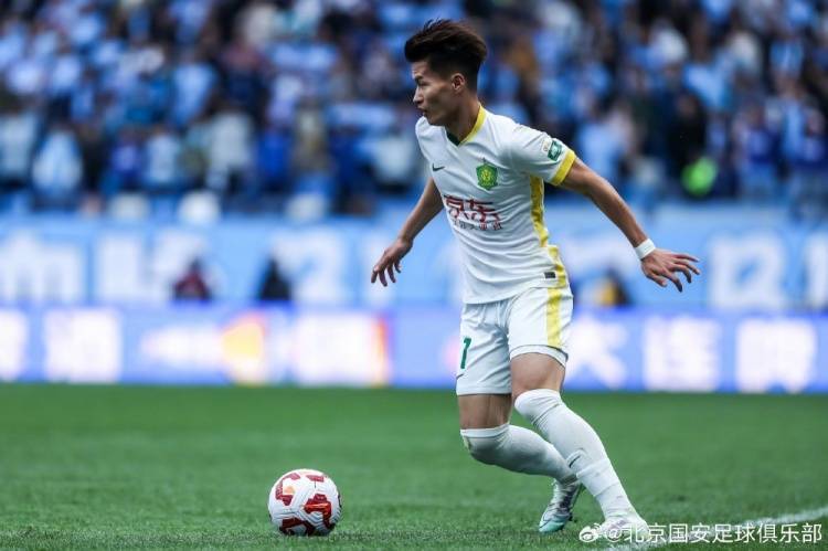 北京国安客场2-0战胜大连英博海发