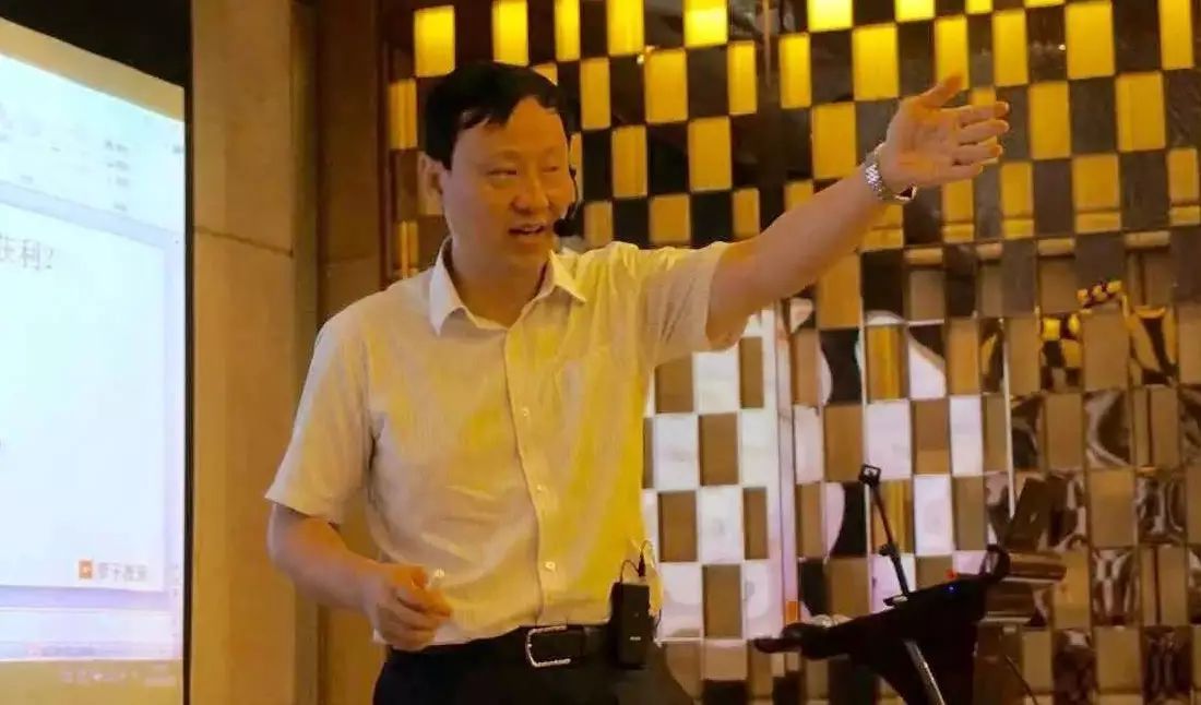 证券公司总监(证券公司总监年薪)